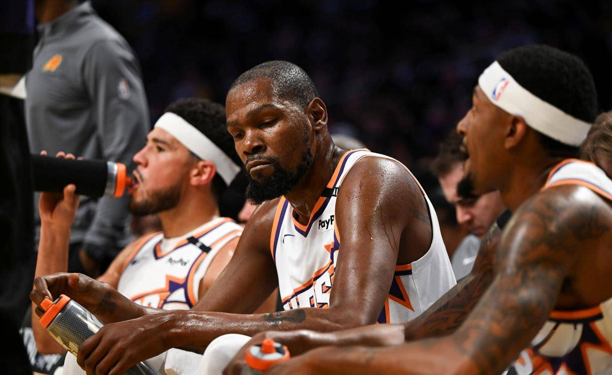 太阳队惨败后更衣室爆发冲突，主帅回应，以后主要语言方面.